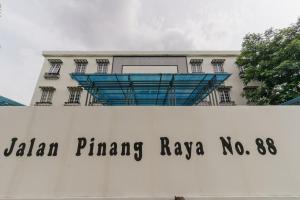 reddoorz plus pondok labu