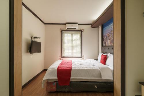 reddoorz plus pondok labu