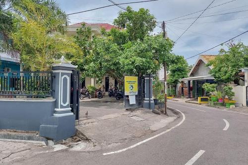 icha homestay near terminal purabaya madiun