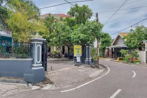 icha homestay near terminal purabaya madiun