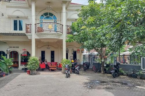 icha homestay near terminal purabaya madiun