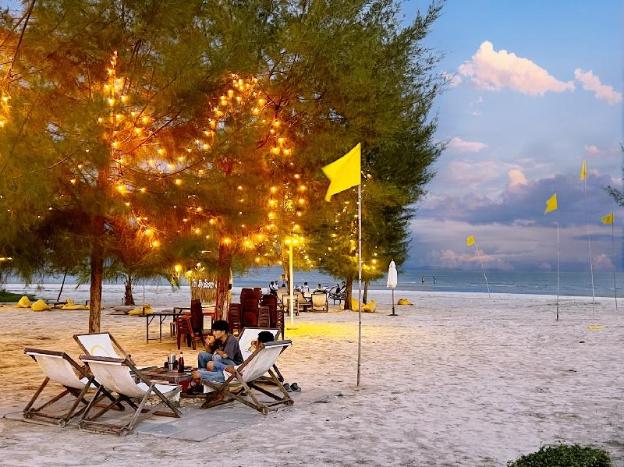 the toy beach resort