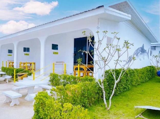 the toy beach resort