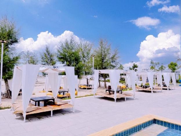 the toy beach resort