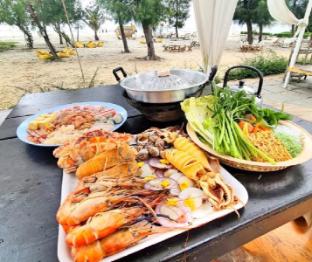 the toy beach resort