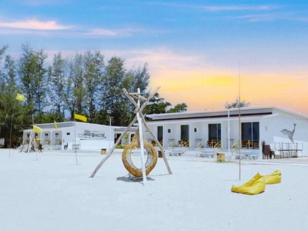 the toy beach resort