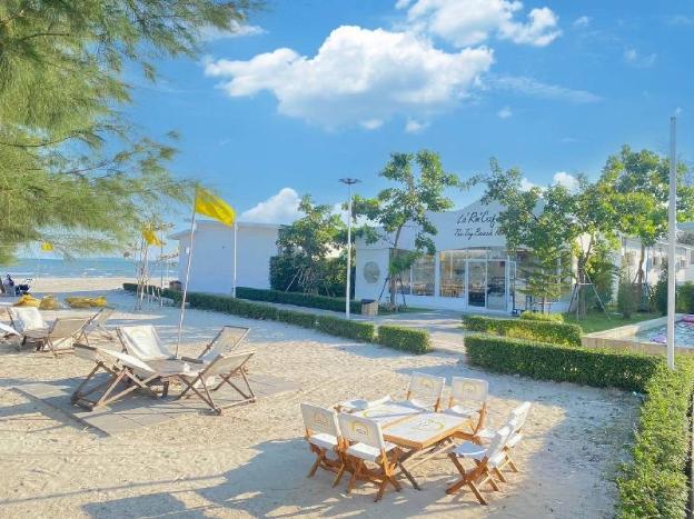 the toy beach resort