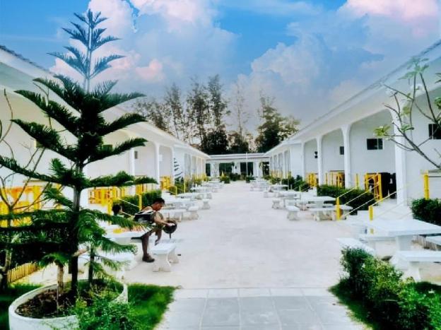 the toy beach resort