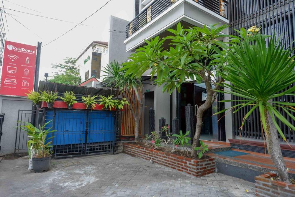 reddoorz plus near amplaz yogyakarta