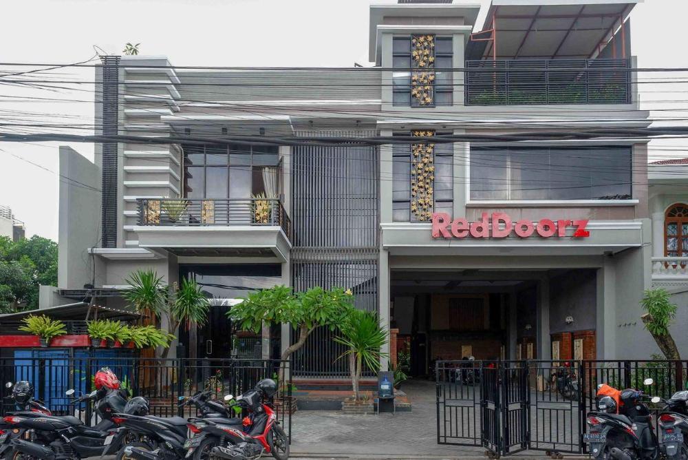 reddoorz plus near amplaz yogyakarta