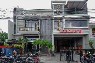 reddoorz plus near amplaz yogyakarta
