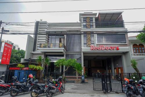 reddoorz plus near amplaz yogyakarta