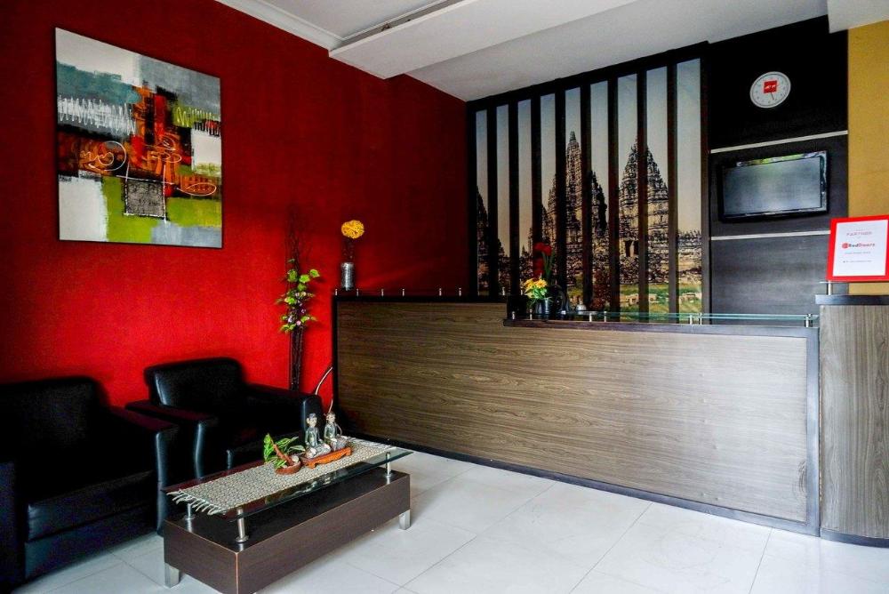 reddoorz plus near amplaz yogyakarta