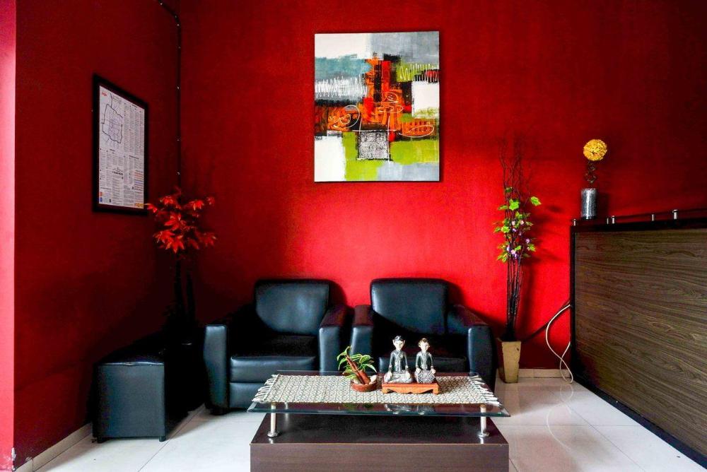 reddoorz plus near amplaz yogyakarta