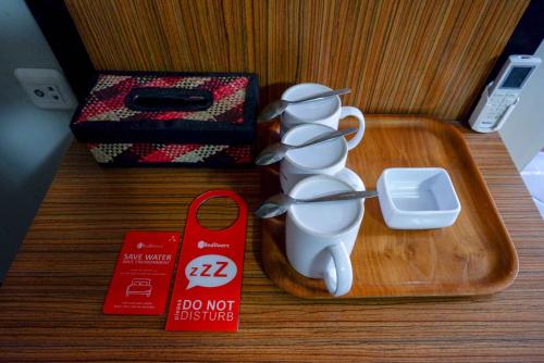 reddoorz plus near amplaz yogyakarta