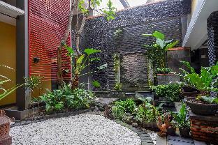 reddoorz plus near amplaz yogyakarta