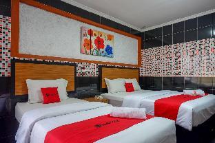 reddoorz plus near amplaz yogyakarta