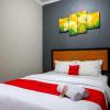 reddoorz plus near amplaz yogyakarta