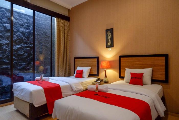 reddoorz plus near amplaz yogyakarta