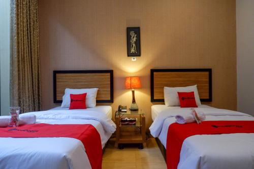reddoorz plus near amplaz yogyakarta