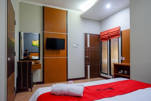 reddoorz plus near amplaz yogyakarta