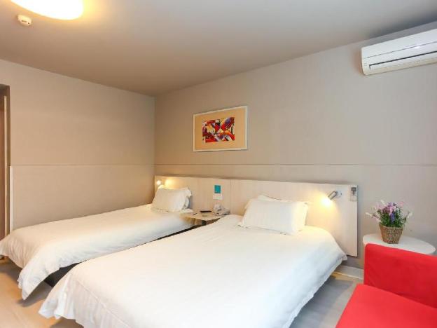 jinjiang inn wuxi nanchang street nanchan temple metro station