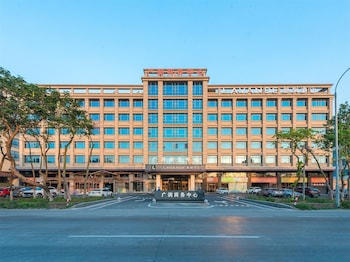 lavande guangzhou baiyun international airport flower city rong chuang