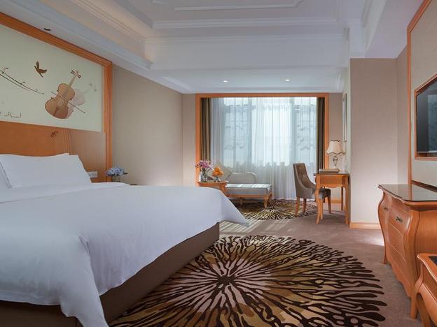 vienna hotel kunming dian lake dounan flower market jingui street metro station