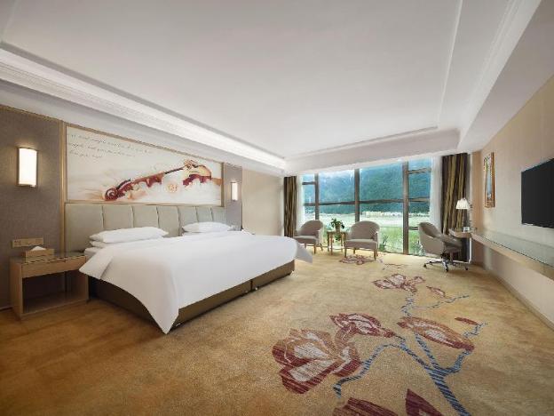 vienna hotel tibet linzhi pedestrian street hebin road