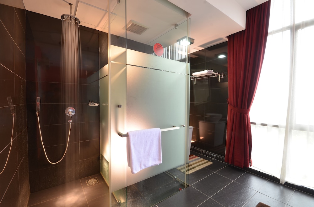 zoom inn boutique hotel danga bay johor bahru