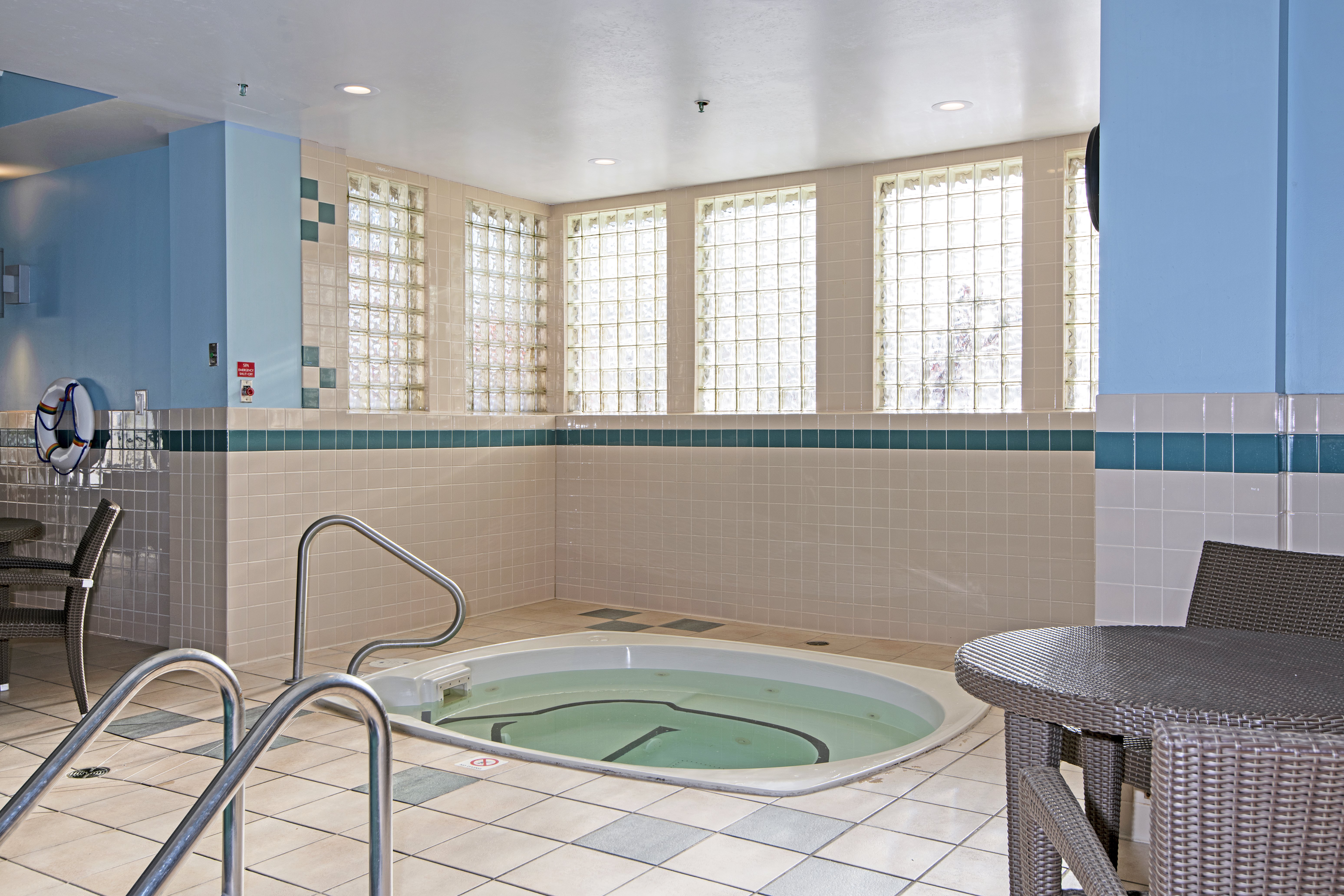 holiday inn express kamloops by ihg