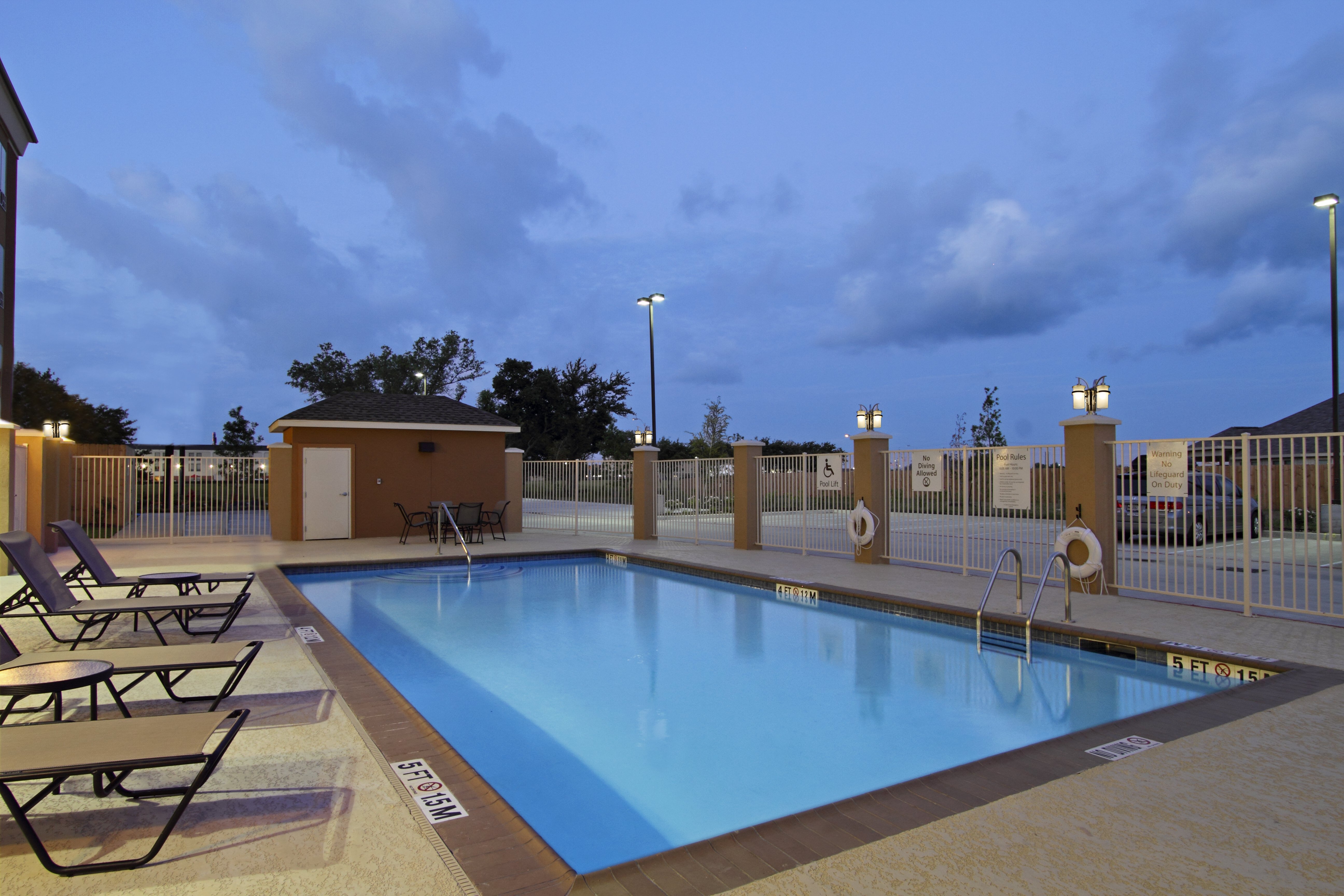 holiday inn express and suites houston east baytow