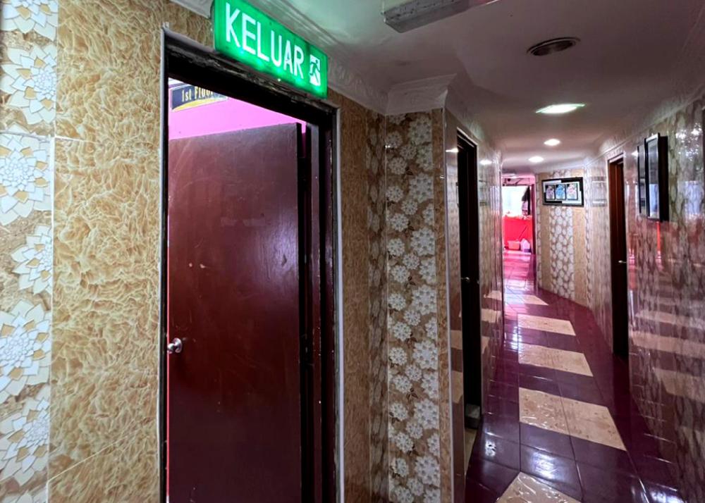 new wave hotel melawati