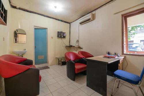 reddoorz near pondok indah water park