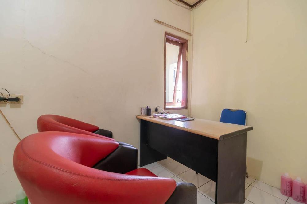 reddoorz near pondok indah water park