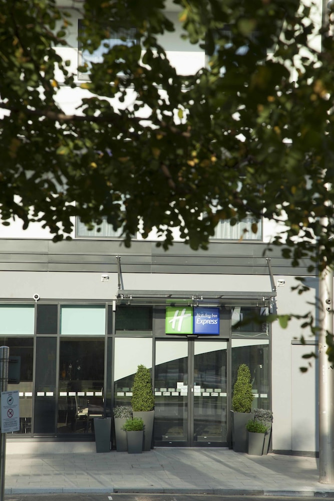 holiday inn express middlesbrough centre square by ihg
