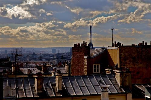 plug inn montmartre by hiphophostels