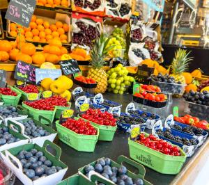 plug inn montmartre by hiphophostels