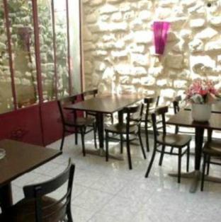 plug inn montmartre by hiphophostels