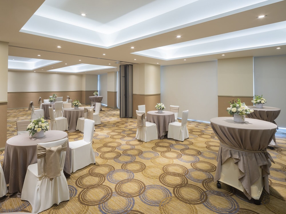 the paragon hotel mexico city santa fe by accor