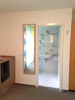astra hotel garni