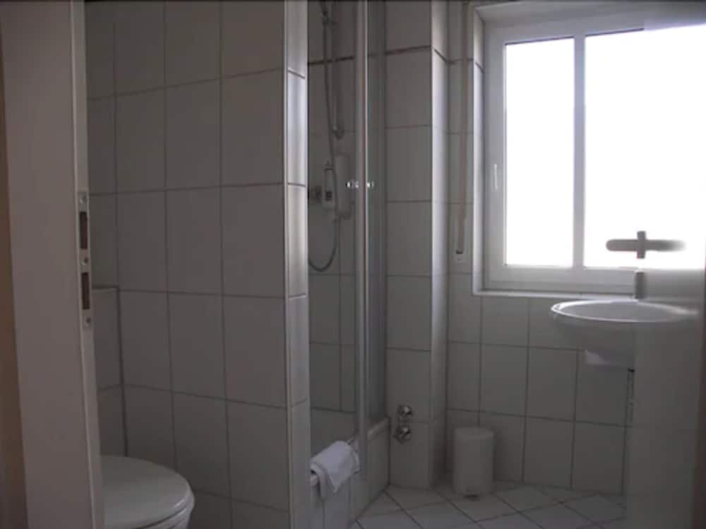 astra hotel garni