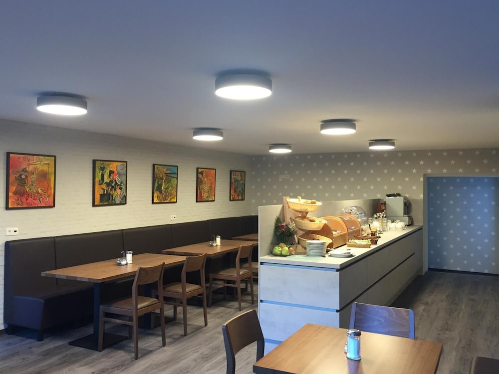 astra hotel garni