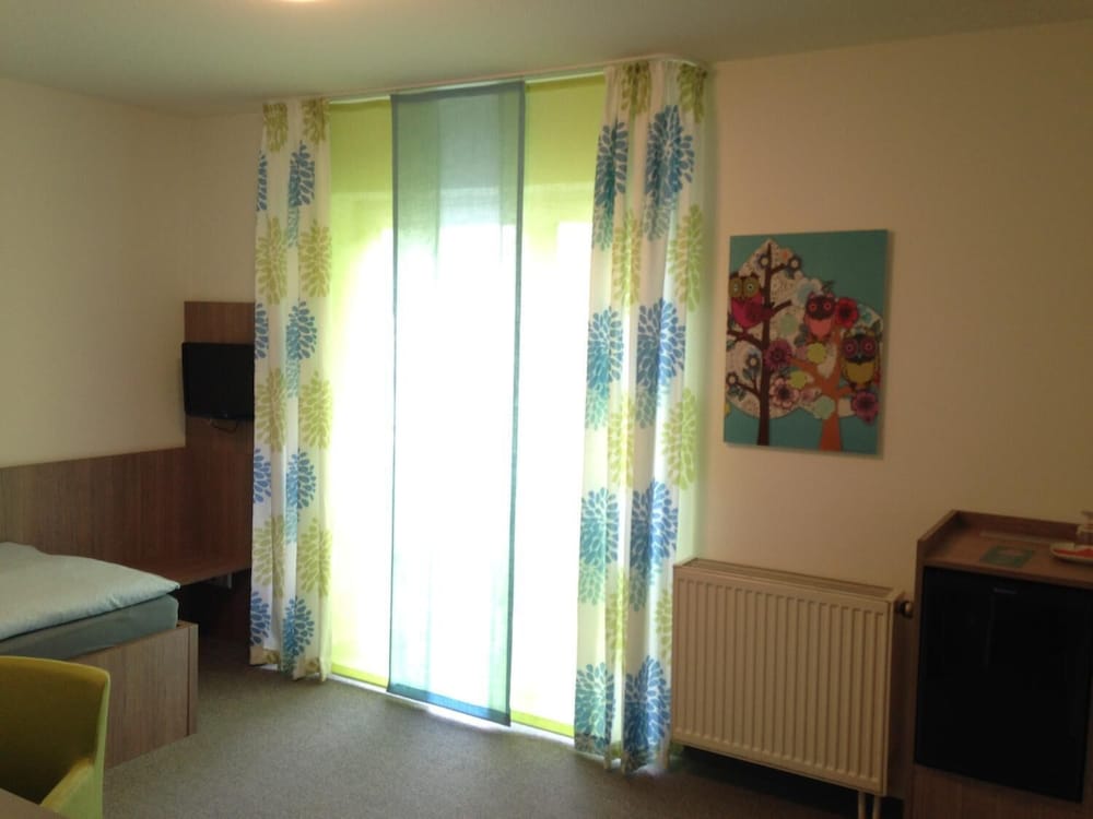 astra hotel garni