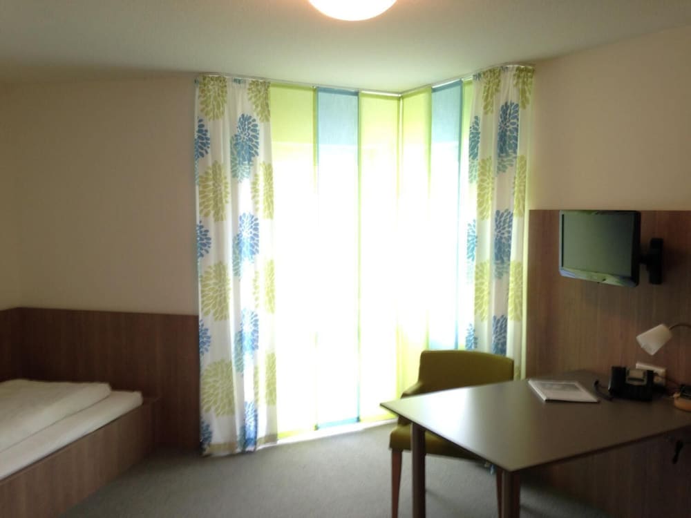 astra hotel garni