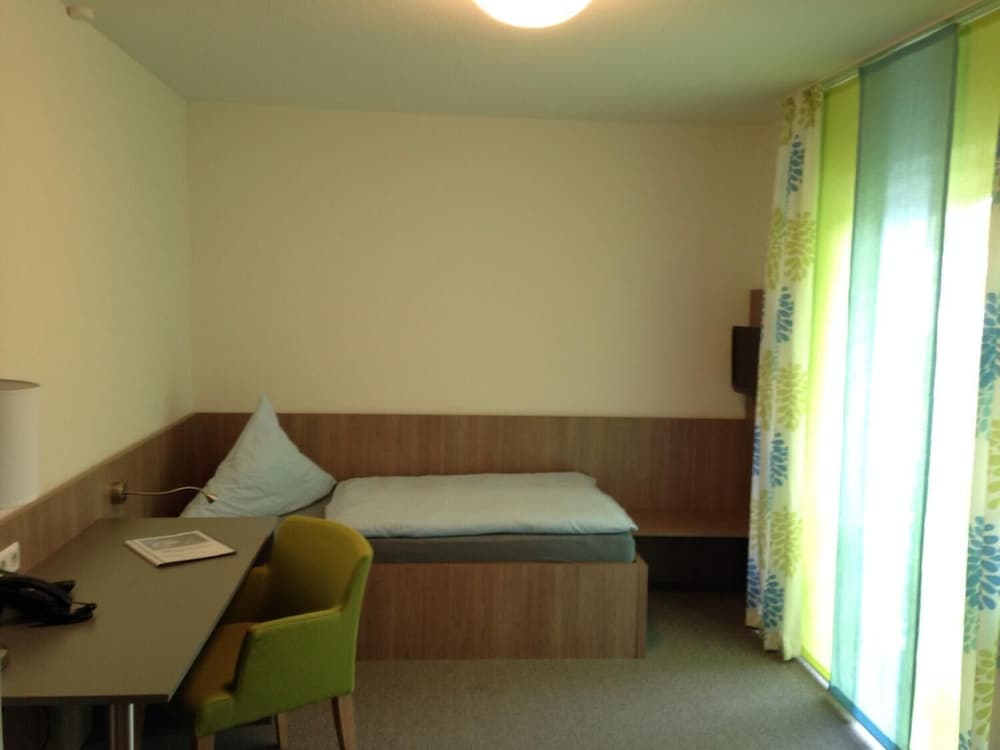 astra hotel garni