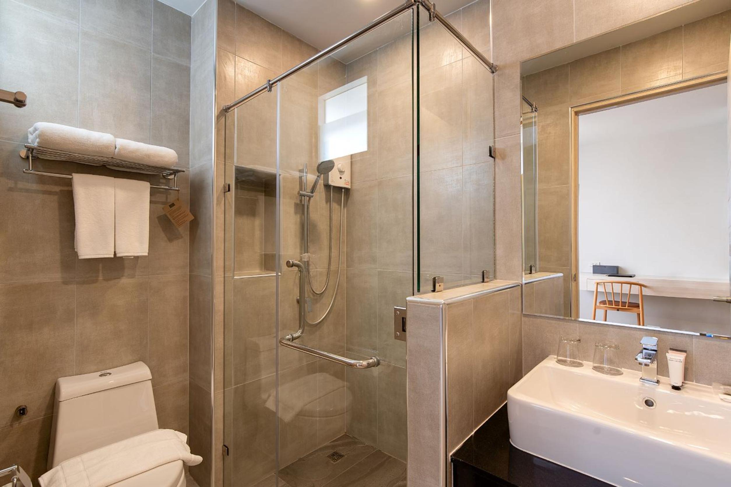 the pride hotel phitsanulok
