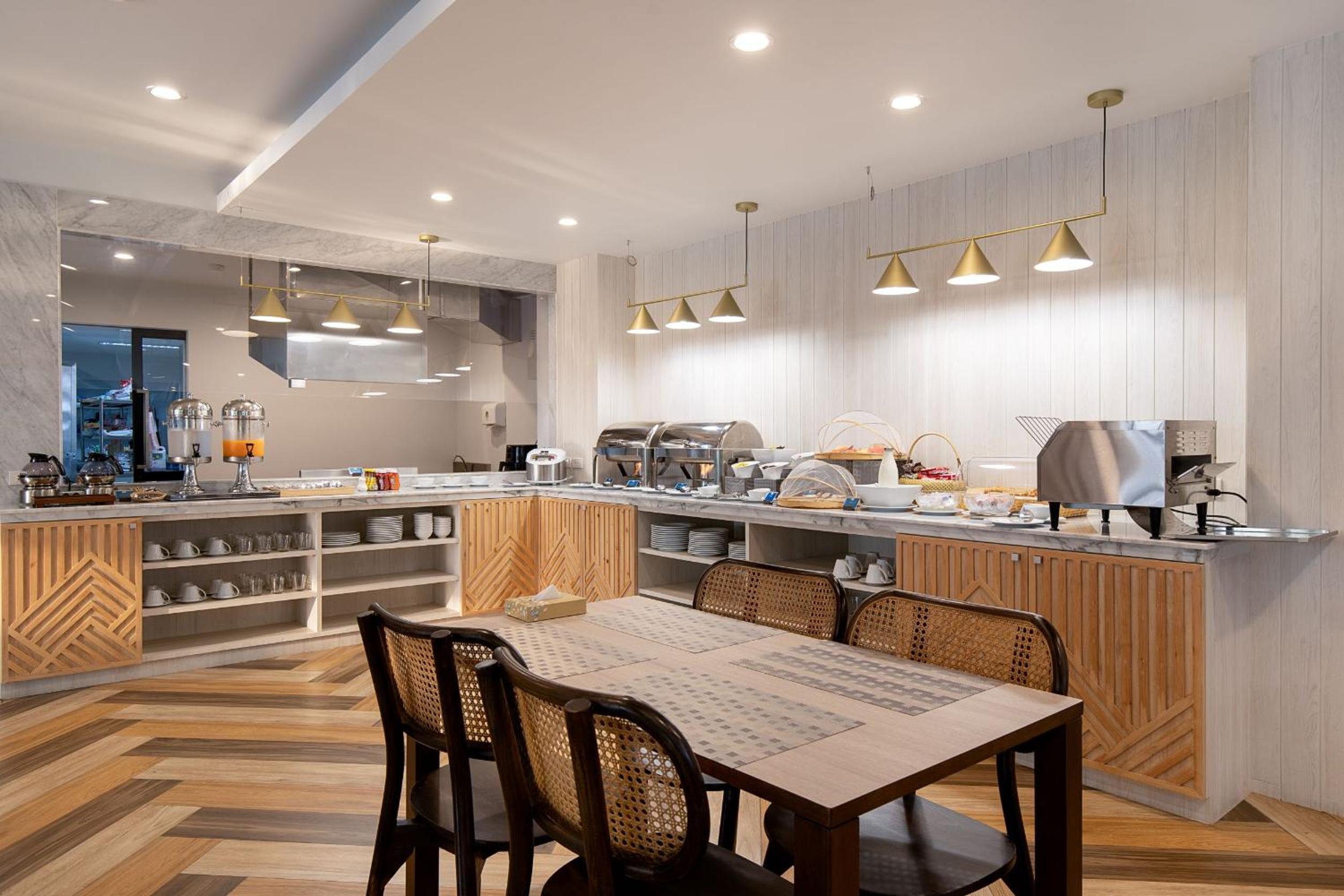 the pride hotel phitsanulok