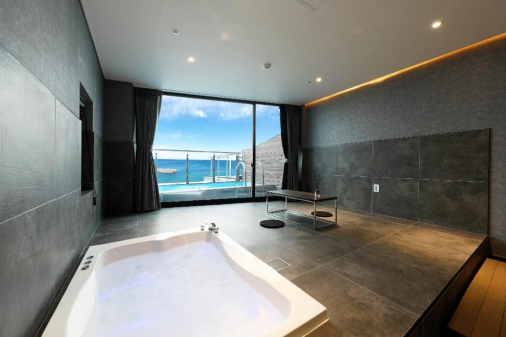 sokcho pool view spa pool villa