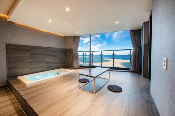 sokcho pool view spa pool villa
